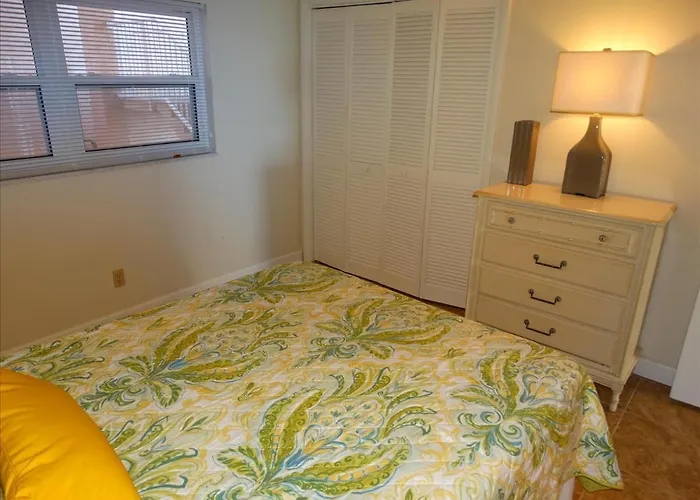 Spanish Main Unit 1- Direct Oceanfront Condo!
